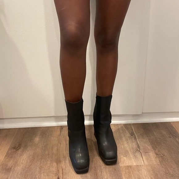 ♟️Chunky Black Platform Chelsea Booties♟️ - Picture 2 of 8